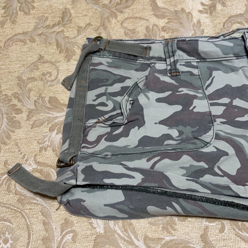 l.e.i. Camouflage Cuffed Shorts 15 - Picture 3 of 12